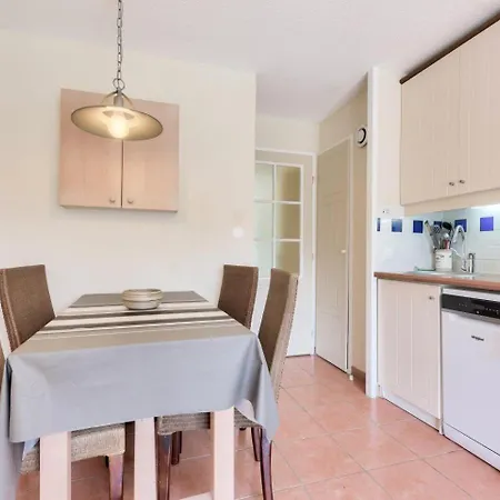 Les Pins - Maeva Apartament *